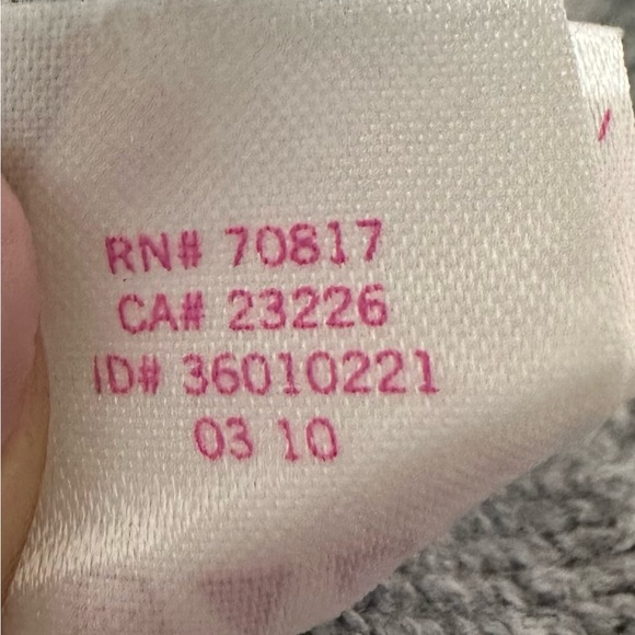 5/$20🛍️ PINK Victoria Secret Grey Gun-Metal Studded Cardigan Size XS - Picture 10 of 10